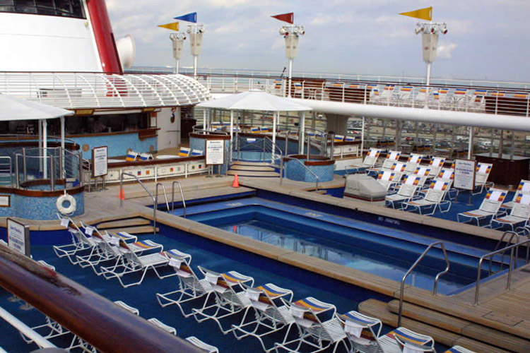 R_Family-Pool_03