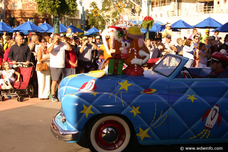 MGMHollywoodHolly-Day Parade07