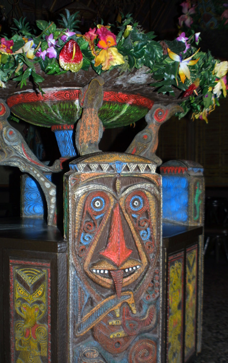 Adventureland - Enchanted Tiki Room 09