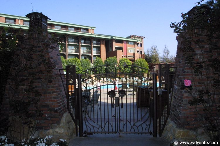Pool 000 - Entrance