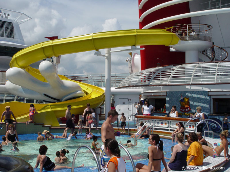 Pools_MickeyPool_01