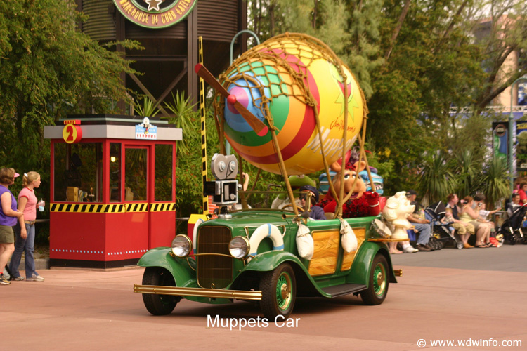 16_Muppets Car