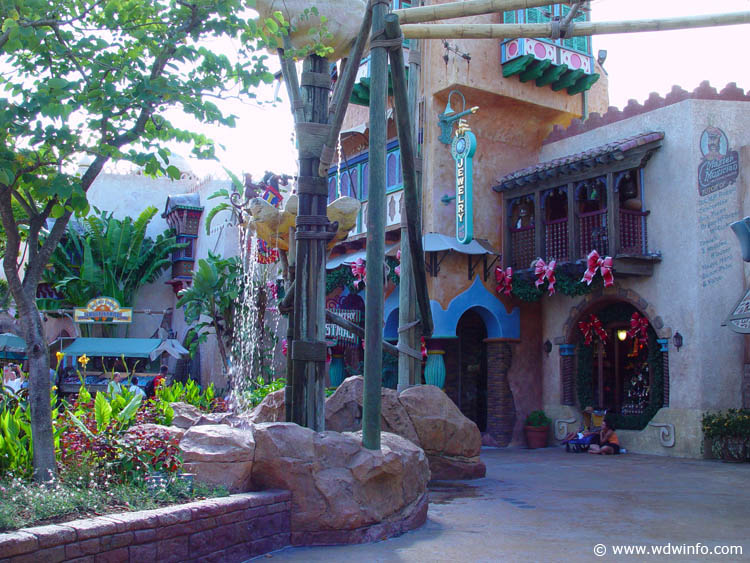 12-Port of Entry Xmas
