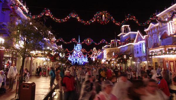 mainstreet-600 – WDWINFO.COM Lost Christmas Celebrations at Walt Disney World mainstreet-600 mainstreet-600