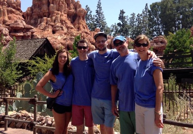 rsz_disneyland2 – WDWINFO.COM Matching Shirts in a Disney Park are a Good Idea rsz_disneyland2 rsz_disneyland2