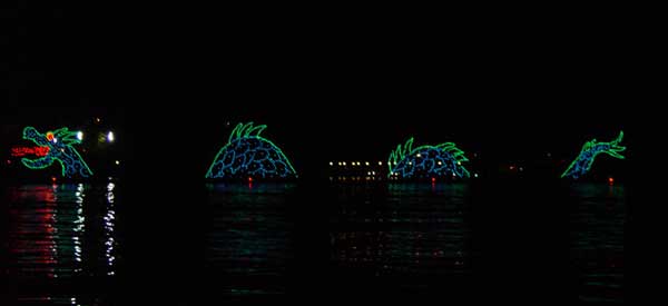 600-Electrical-Water-Pageant – WDWINFO.COM Five Free Things to do at Walt Disney World 600-Electrical-Water-Pageant 600-Electrical-Water-Pageant