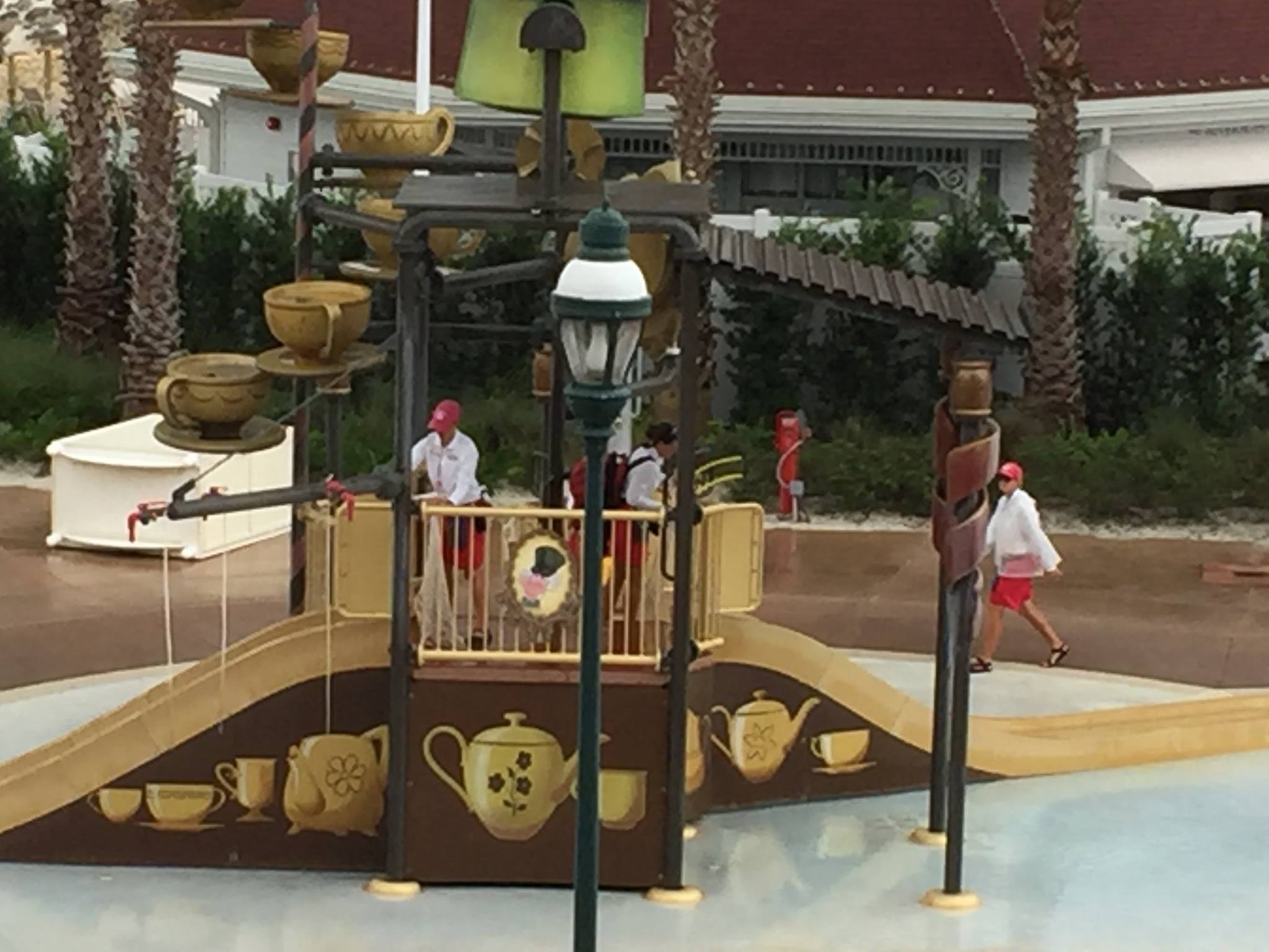 14560181_10208788904218376_5071804609954332635_o – WDWINFO.COM Photos: Hurricane preparations taking place at the Walt Disney World monorail hotels 14560181_10208788904218376_5071804609954332635_o 14560181_10208788904218376_5071804609954332635_o