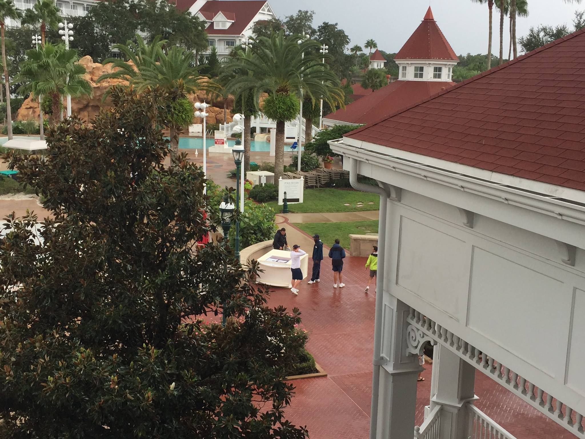 14570656_10208788904138374_4936483888810600250_o – WDWINFO.COM Photos: Hurricane preparations taking place at the Walt Disney World monorail hotels 14570656_10208788904138374_4936483888810600250_o 14570656_10208788904138374_4936483888810600250_o