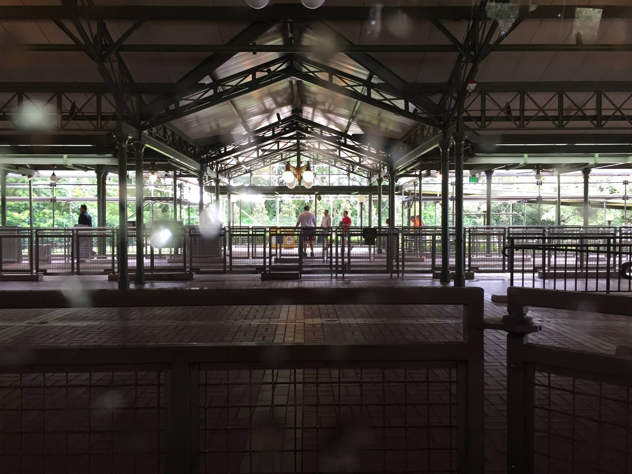 14589872_10208788905338404_4905602841540158484_o – WDWINFO.COM Photos: Hurricane preparations taking place at the Walt Disney World monorail hotels 14589872_10208788905338404_4905602841540158484_o 14589872_10208788905338404_4905602841540158484_o