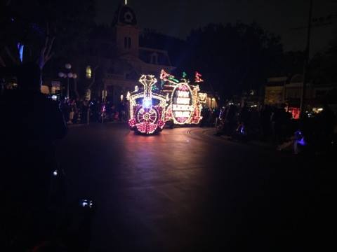16215559_10209720007331774_1134240394_n – WDWINFO.COM Rains hold out for the Main Street Electrical Parade’s return to Disneyland 16215559_10209720007331774_1134240394_n 16215559_10209720007331774_1134240394_n