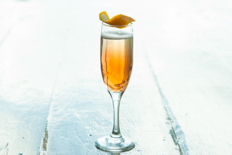 Lilly Spritz | Mas Fi, Cocchi Rosa, strawberries, seltzer