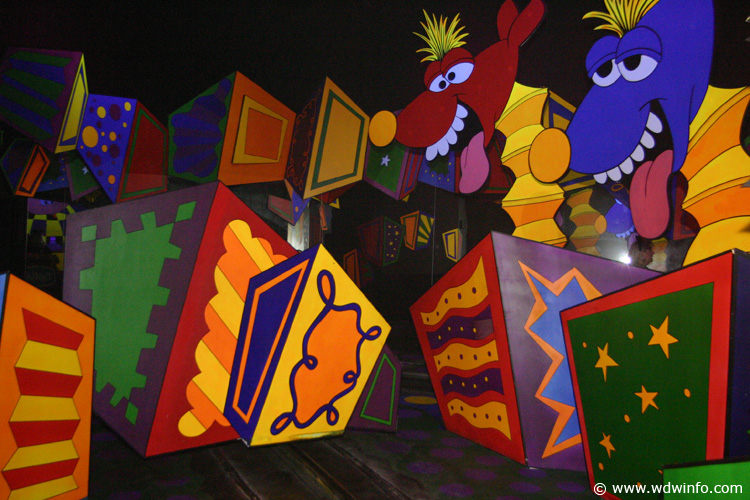 Winnie-the-Pooh_14 – WDWINFO.COM Disneyland vs. The Magic Kingdom: Frontierland/Critter Country Winnie-the-Pooh_14 Winnie-the-Pooh_14