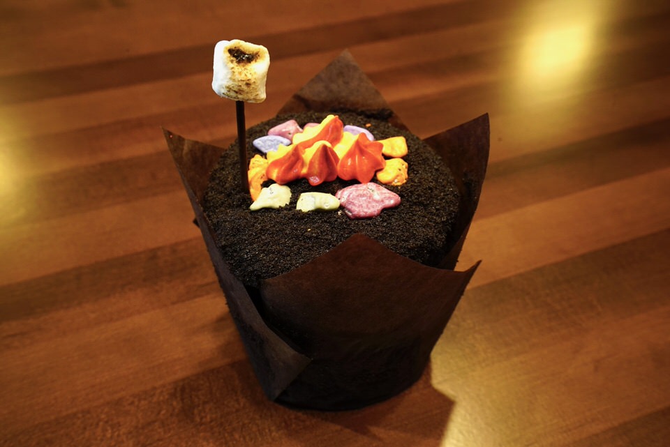 rf-campfirecupcake – WDWINFO.COM Review: Roaring Fork Quick Service at Disney’s Wilderness Lodge rf-campfirecupcake rf-campfirecupcake