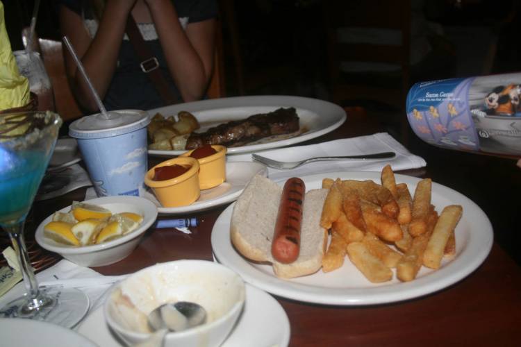 667848-31_le_cellier_3_hot_dog