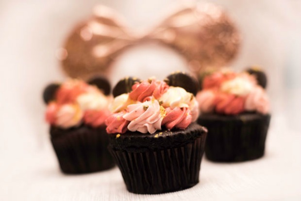 Rose Gold OKW SS Cupcake – WDWINFO.COM Disney Parks Shares This Month’s Sweet Treats & Various Rose Gold Cupcakes Are the Stars Rose Gold OKW SS Cupcake Rose Gold OKW SS Cupcake