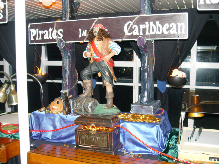 Pirates-Night_01
