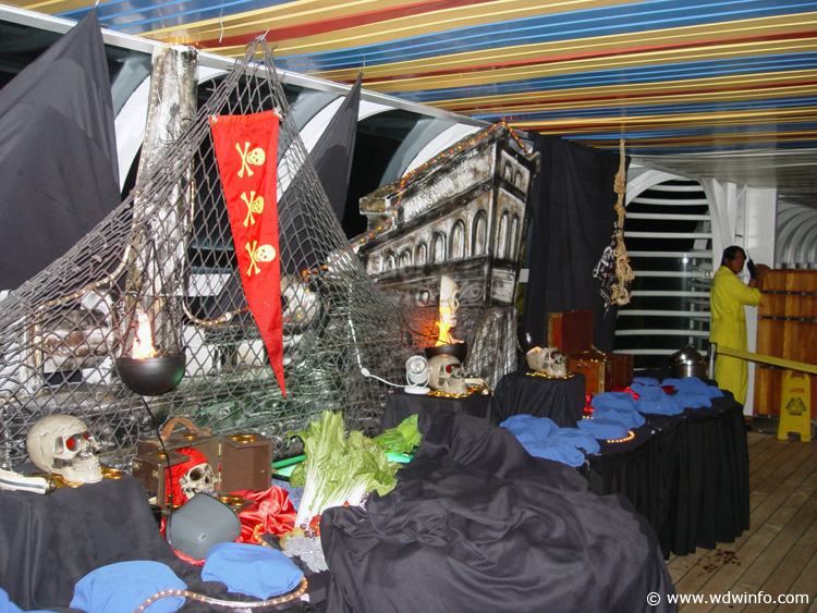 Pirates-Night_02