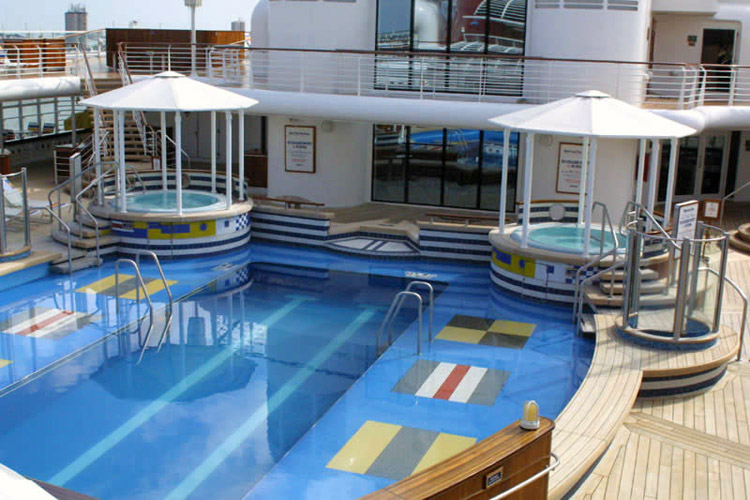 R_Adult-Pool_05