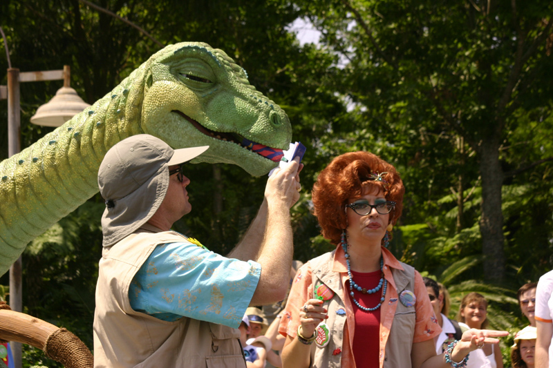 Lucky-the-Dinosaur-lucky signs autograph book_3
