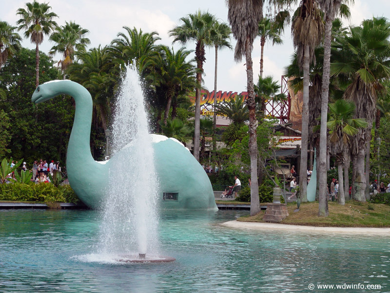 Dining-Dinosaur-Gerties_02