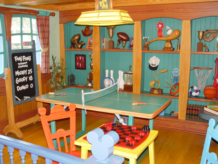Mickeys- Country-House-04