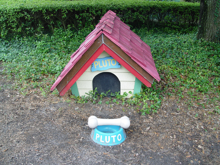 Mickeys- Country-House-06