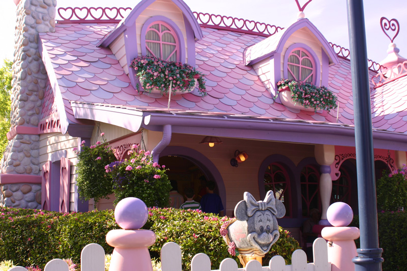 Minnies-Country-House-02a