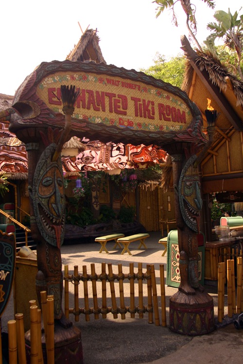 Adventureland - Enchanted Tiki Room 000