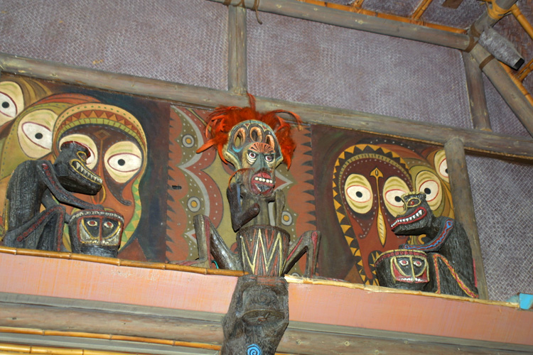 Adventureland - Enchanted Tiki Room 10