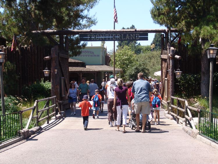 Frontierland-DL-01