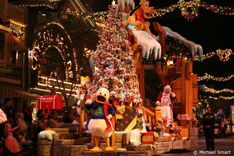Disney Christmas fantasy parade 2006 086Copy