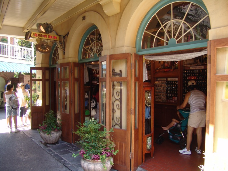 New-Orleans-Square-52
