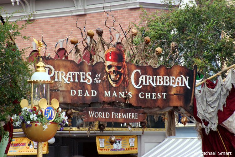 Pirates of the Caribbean Premier Disneyland 2006 029Copy