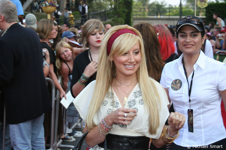 Pirates of the Caribbean Premier Disneyland 2006 205Copy