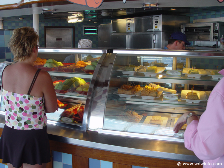 Dining_Goofys-Galley_02