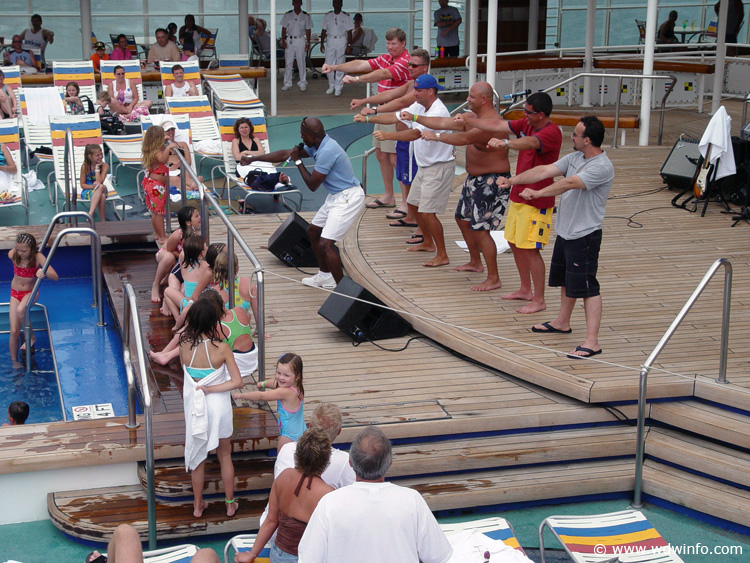 Pools_Goofy-Family_07