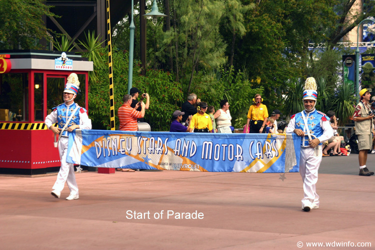 01_Disney Stars and Motor Cars Parade