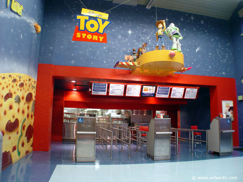Dining-Toy Story Pizza Planet Arcade_02