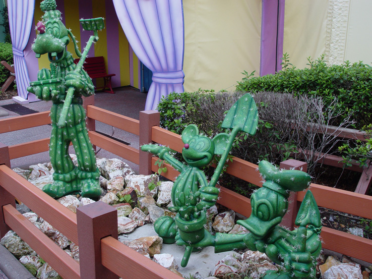 Mickeys- Country-House-09
