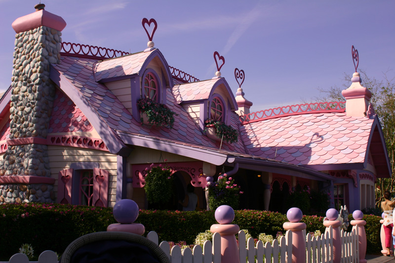 Minnies-Country-House-01