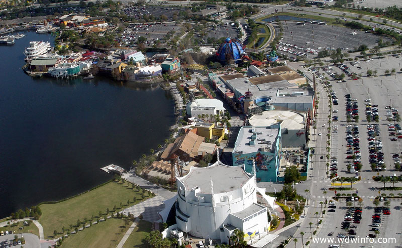 Downtown-Disney_05