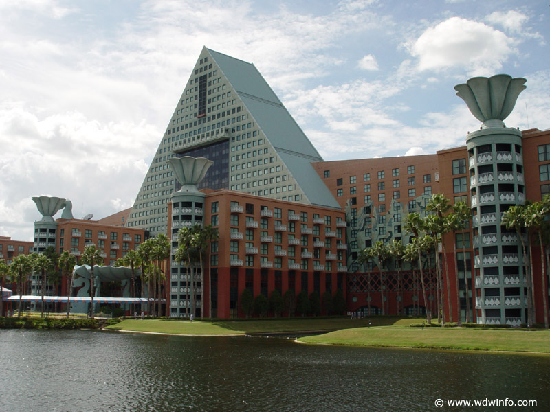 Dolphin_02_exterior