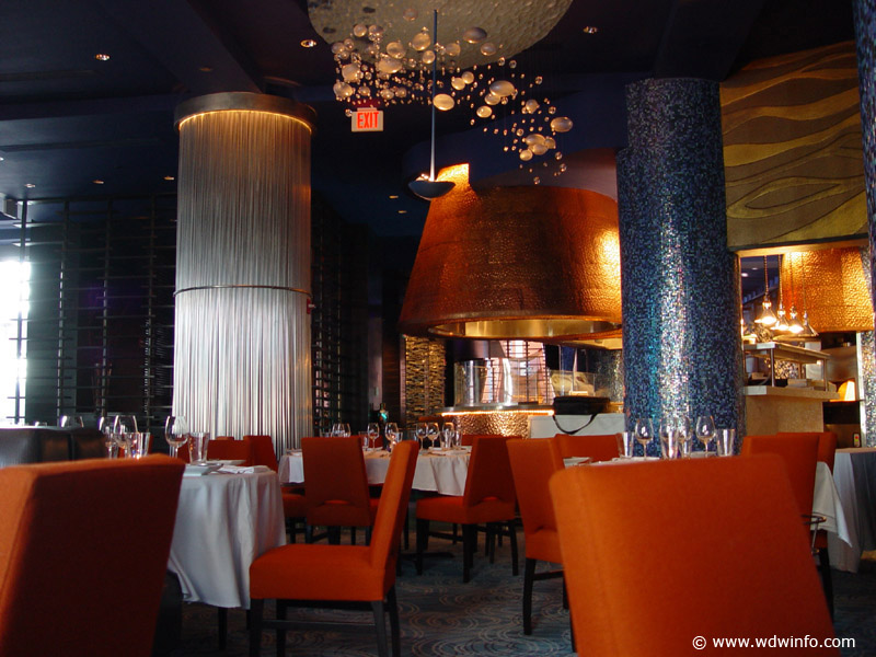 Dolphin_dining_bluezoo_09