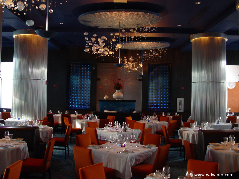 Dolphin_dining_bluezoo_10