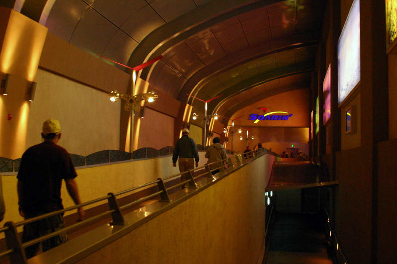 Soaring Queue Line _3