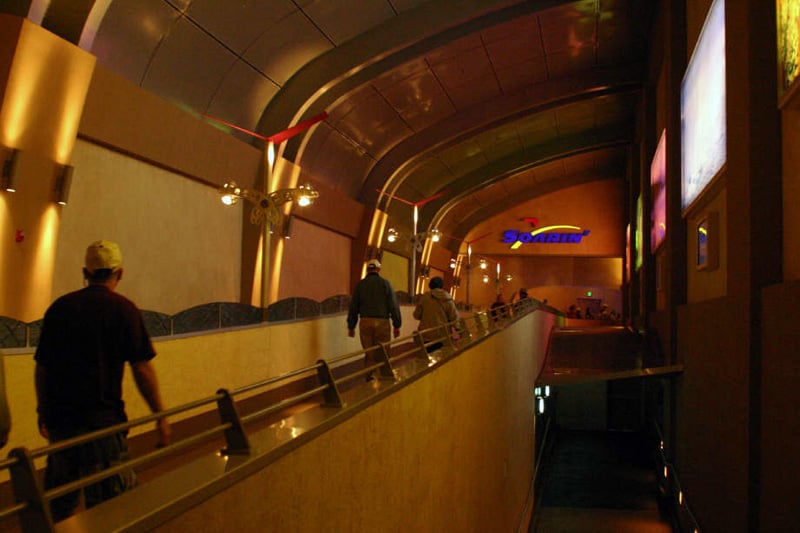 Soaring Queue Line _3