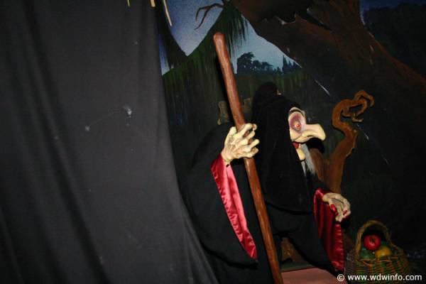What Disney Parks Memories Have Stuck With You? The DIS Snow-White-11 Snow-White-11