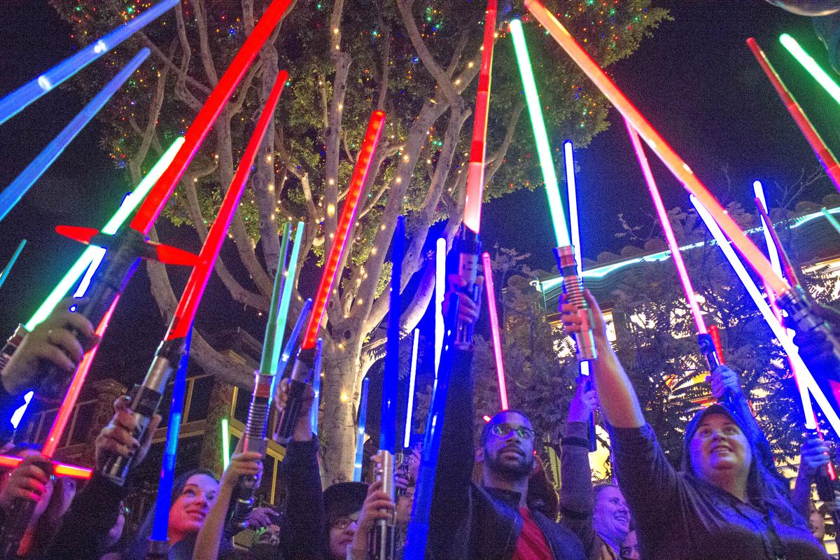 SabresUp02 – WDWINFO.COM Why Disney World Really Needs to Have a Star Wars Event SabresUp02 Fans of Carrie Fisher honored her death by pointing their lit Star Wars light sabers to the sky at 7 p.m. Wednesday night in Downtown Disney. (Photo by Mark Eades, Orange County Register/SCNG) Taken in Anaheim at Downtown Disney on Wednesday, December 28, 2016.