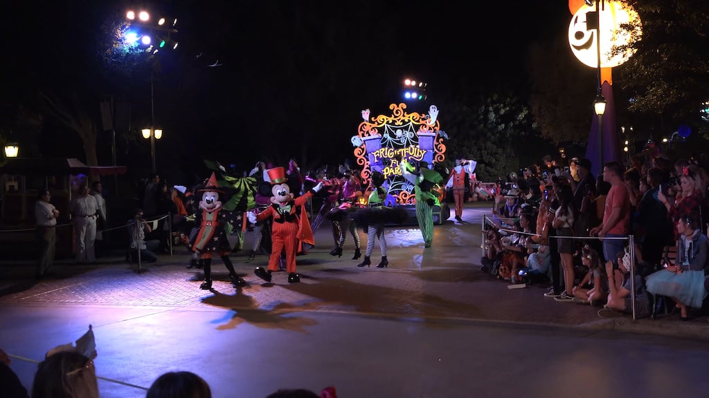 Mickey's Halloween Party 2018.mp4.00_06_56_13.Still009 – WDWINFO.COM Mickey’s Halloween Party – Is It Worth It? Mickey's Halloween Party 2018.mp4.00_06_56_13.Still009