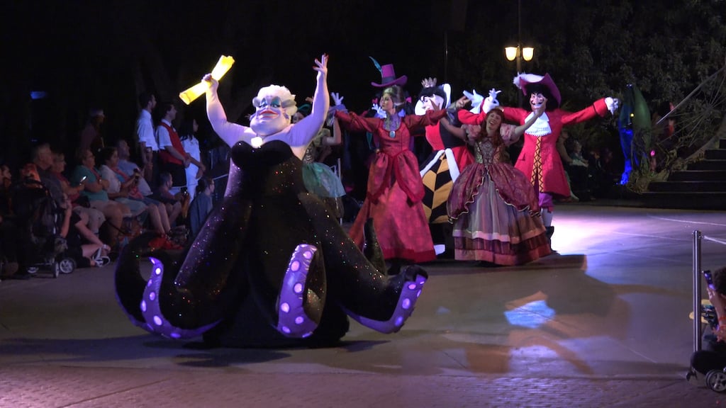 Mickey's Halloween Party 2018.mp4.00_09_19_21.Still013 – WDWINFO.COM Mickey’s Halloween Party – Is It Worth It? Mickey's Halloween Party 2018.mp4.00_09_19_21.Still013